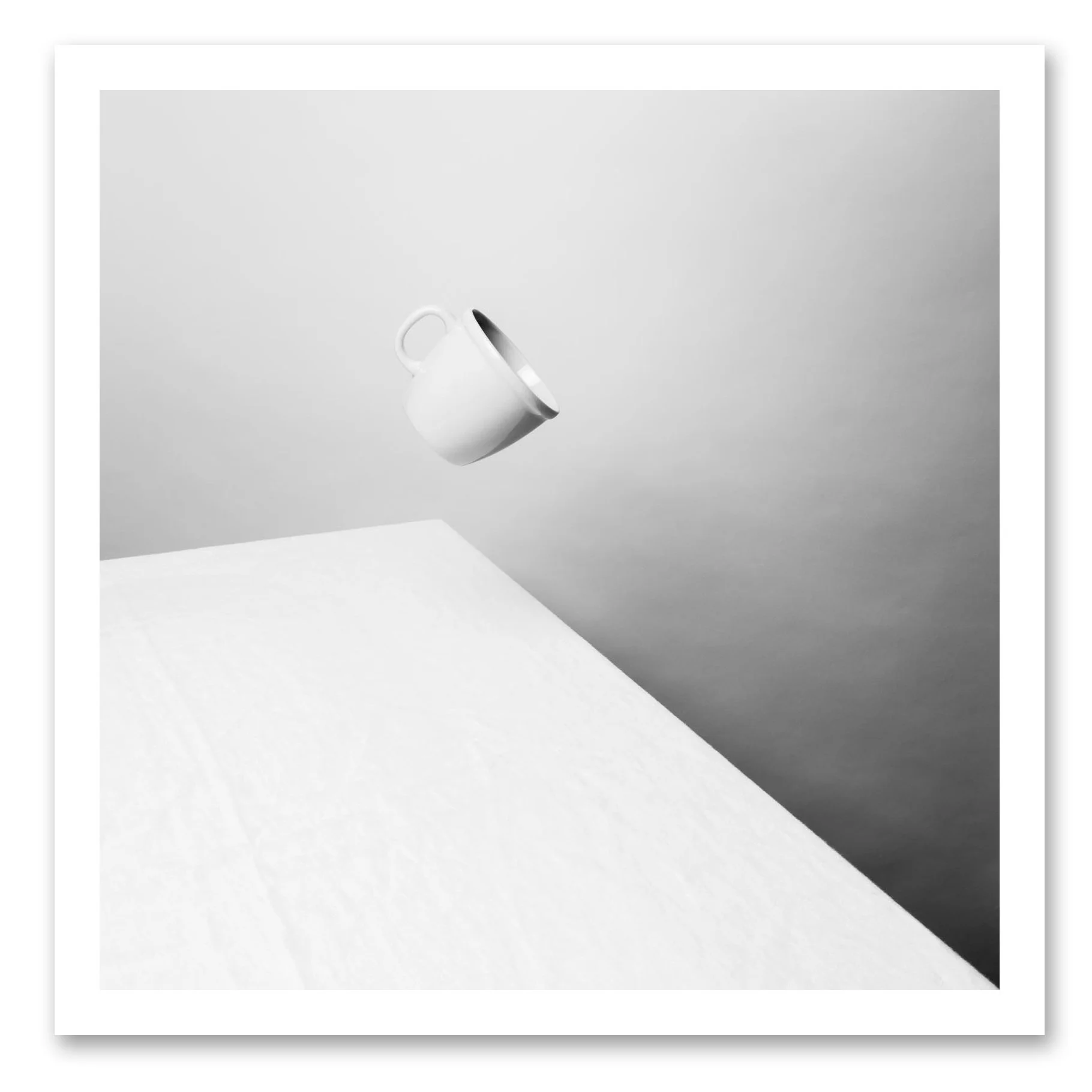 Minimalismo na foto: Como destacar o produto sem poluir a imagem.