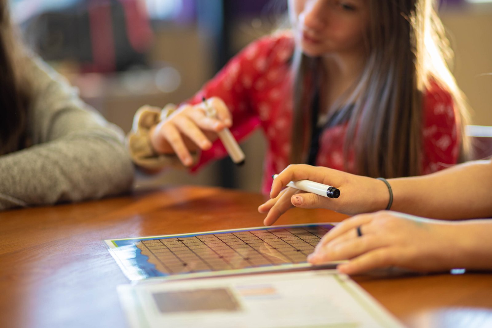 Como mostrar o tamanho real do produto em uma foto de comparação.